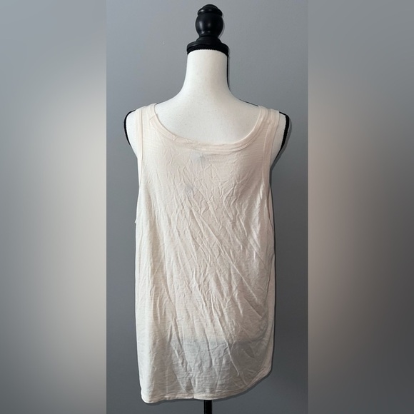 old navy- Cream tank top - Picture 3 of 5